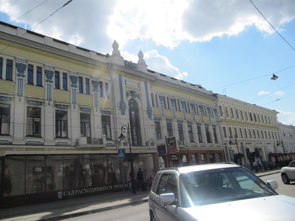 Кафе с летней верандой на улице Рождественская